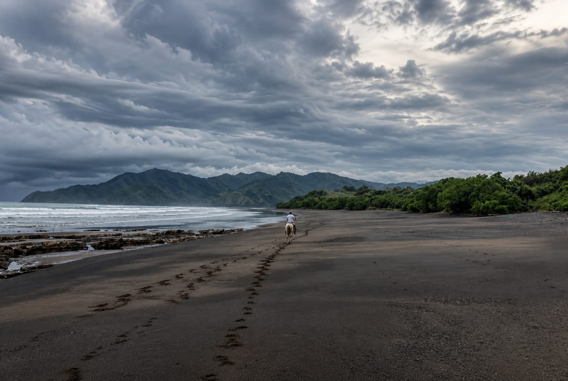 el-ranchito-surf-camp-school-panama-for-sale