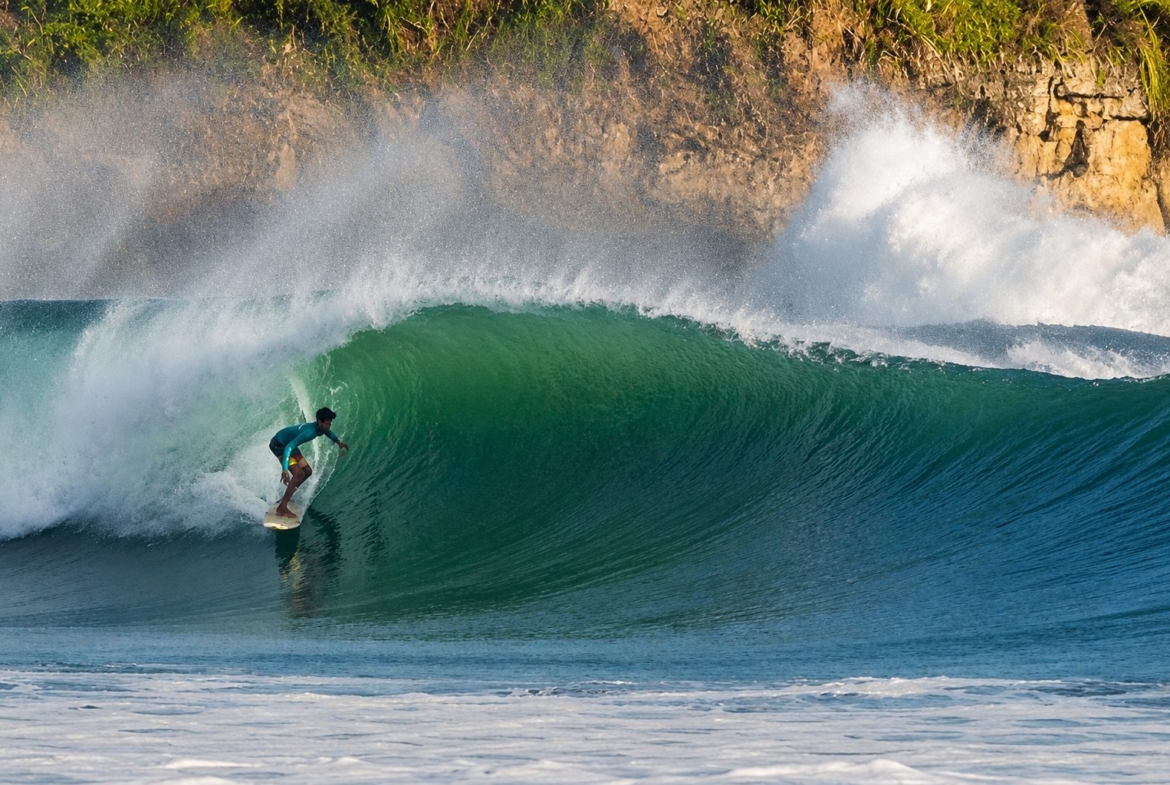 Surf-set-up-tube-playa-santana-surf-properties