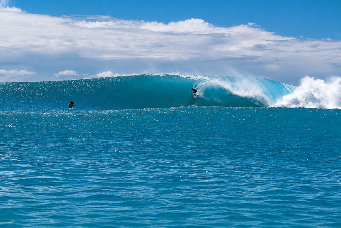 hollow-trees-mentawai-surfing-beautiful