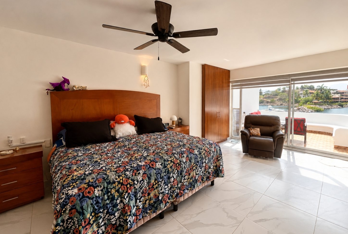 luxury-marina-front-condo-for-sale-turnkey-waterfront-living